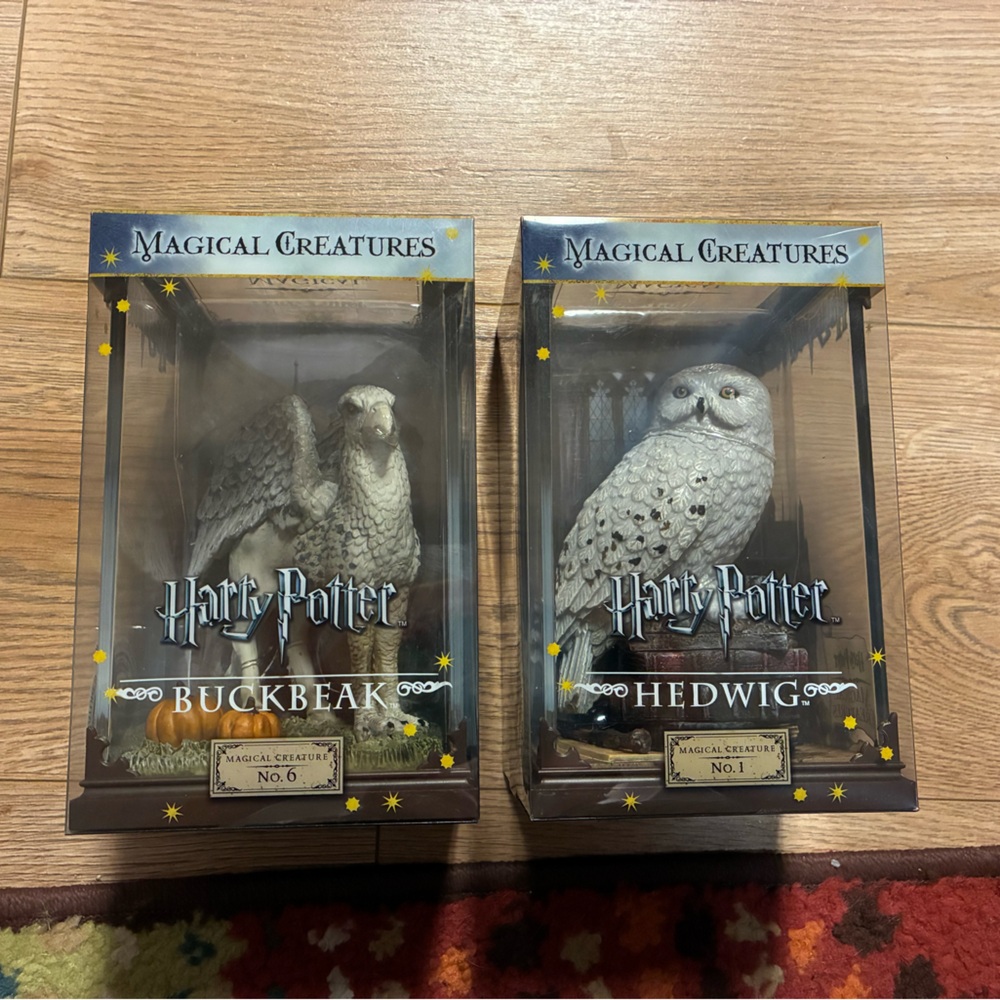 Harry Potter Magical Creatures Buckbeak and Hedwig Figures